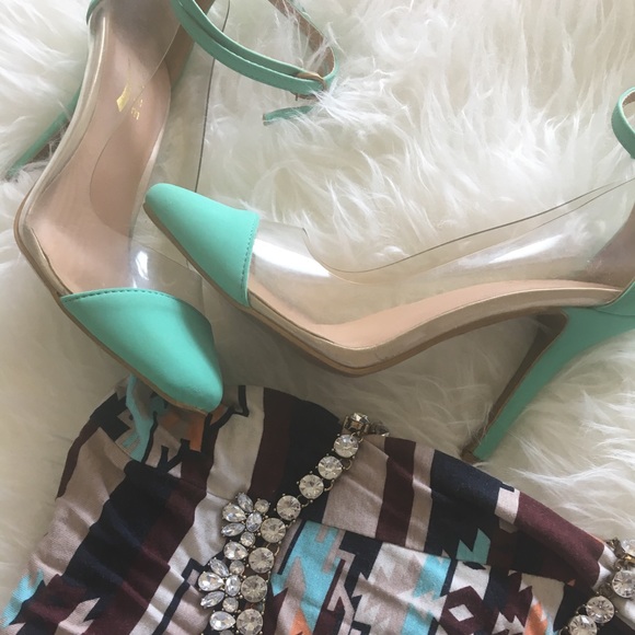 Ankle strap pumps - Picture 2 of 6